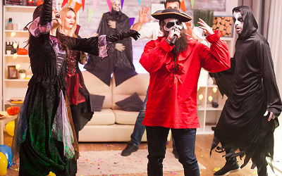 How to Host Haunted House Party
